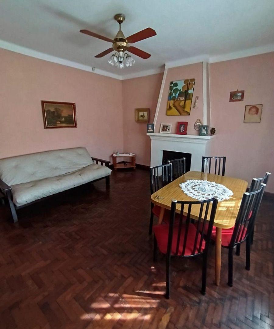 Foto de REGIO Chalet sobre Av. Eva Perón | Lote de 360 m² | Gran jardín y, imagen 2