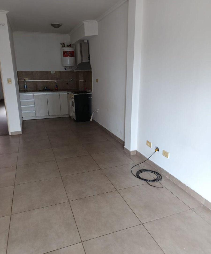 Foto de ALQUILER MONOAMBIENTE AMPLIO CON BALCÓN AL FRENTE – SAN MARTÍN 800, imagen 3