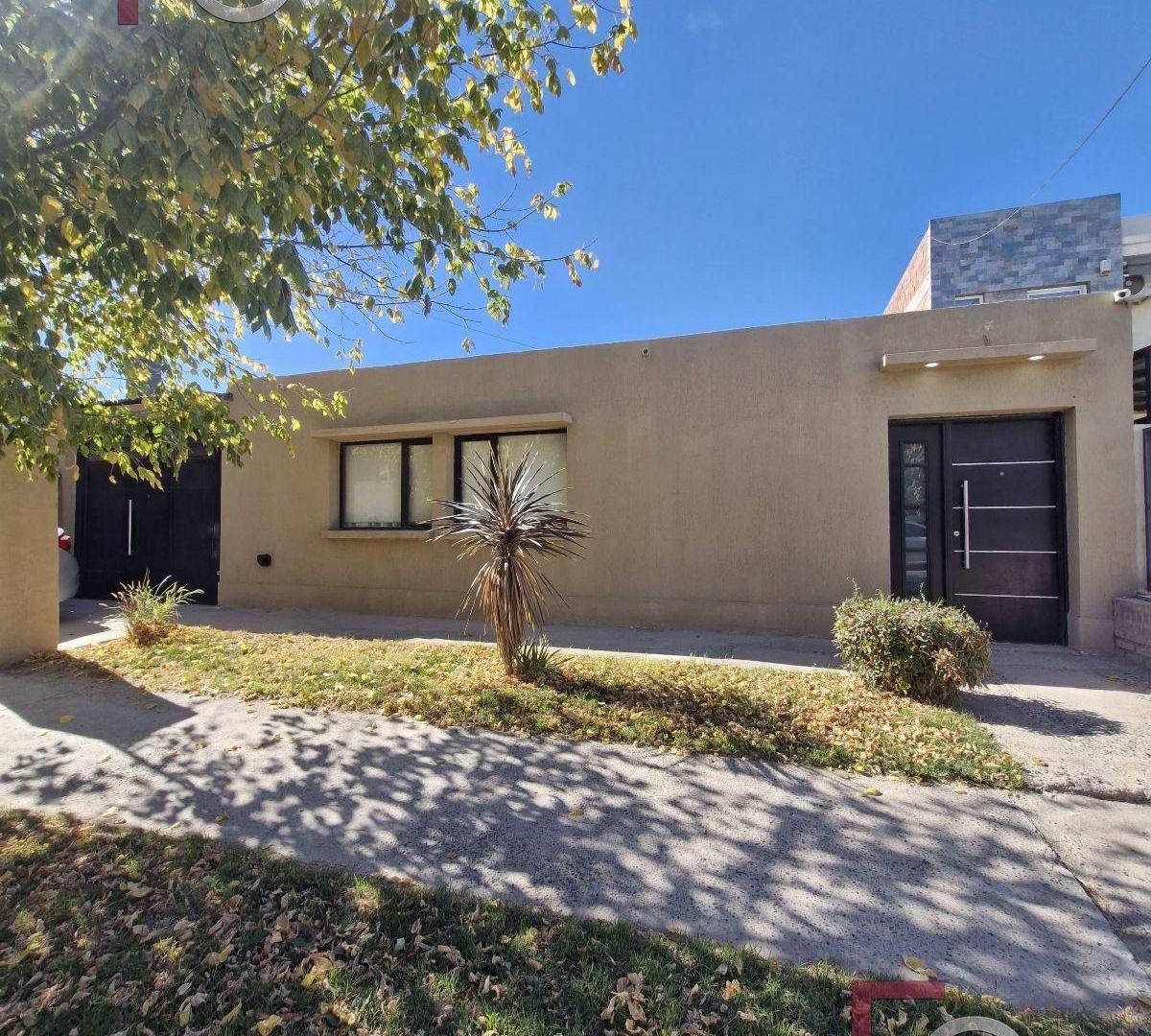 Foto de VENTA - casa de 3 dormitorios con pileta - RINCON LINDO II , CIPOLLETTI, imagen 1