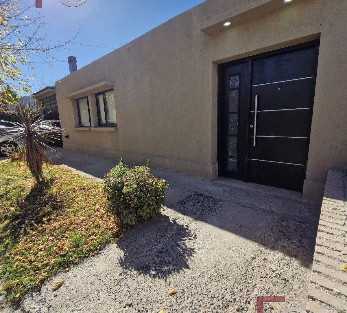 Foto de VENTA - casa de 3 dormitorios con pileta - RINCON LINDO II , CIPOLLETTI, imagen 2