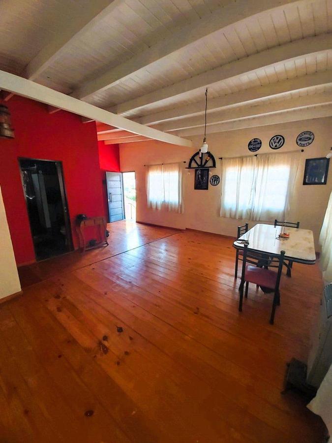 Casa con Departamento en BURZACO. GRAN OPORTUNIDAD