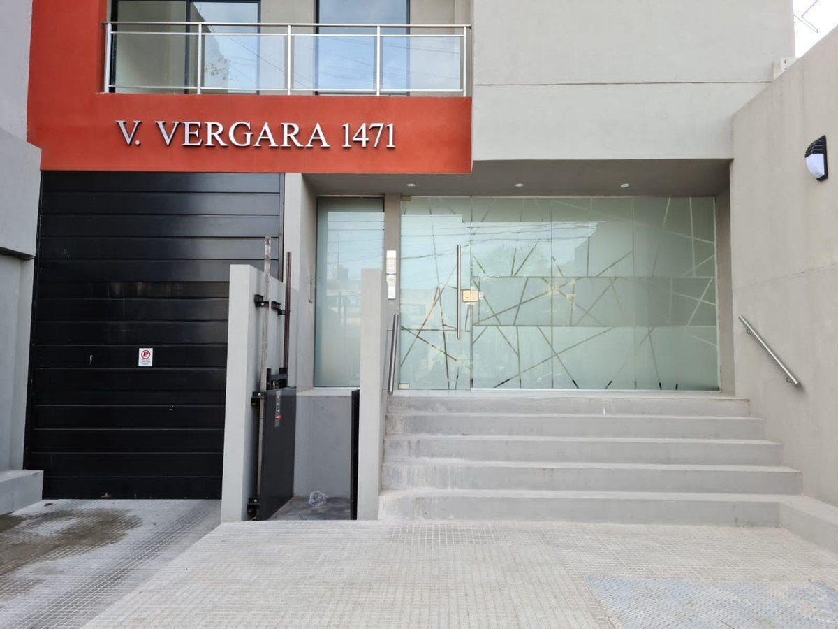 MONOAMBIENTE Y MEDIO EN PLENO BANFIELD CON BALCON