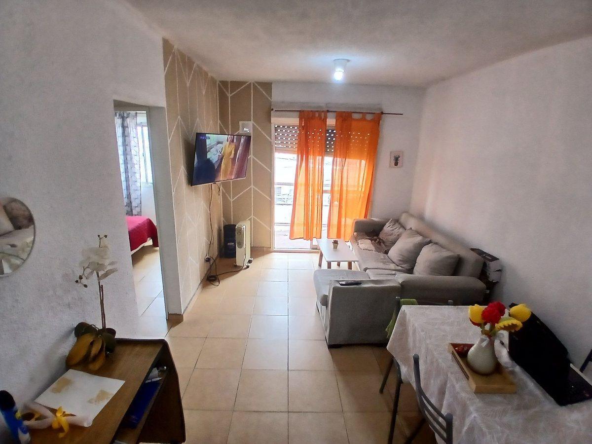 Foto de Venta Amplio Departamento 2 ambientes Avellaneda, imagen 1