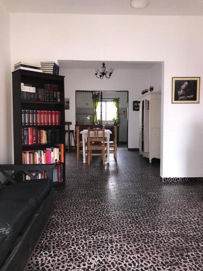 CASA GRAN LOTE + DEPARTAMENTO. BANFIELD