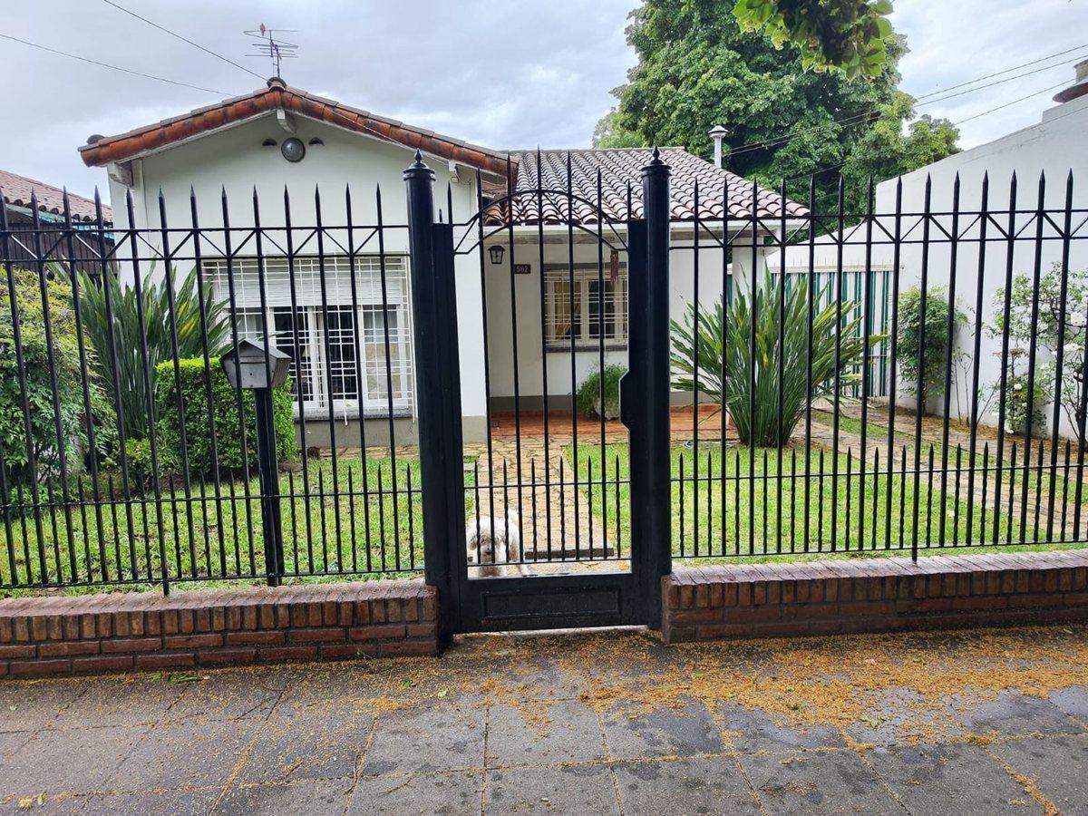 Venta Casa 4 amb. Gran Terreno. APTO CRÉDITO.