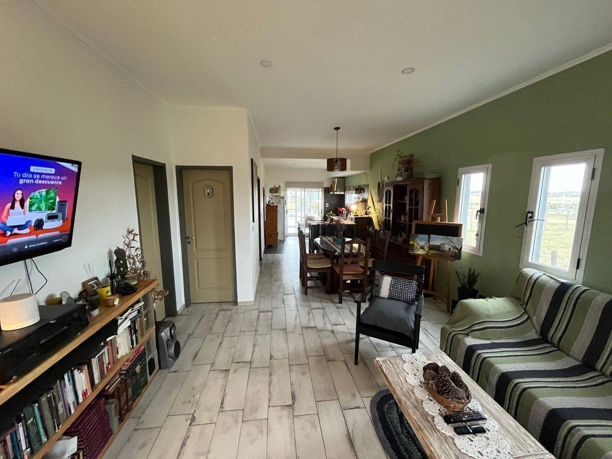 Casa Imperdible, super equipada, con detalles de categoría, Domselaar Chico VENTA
