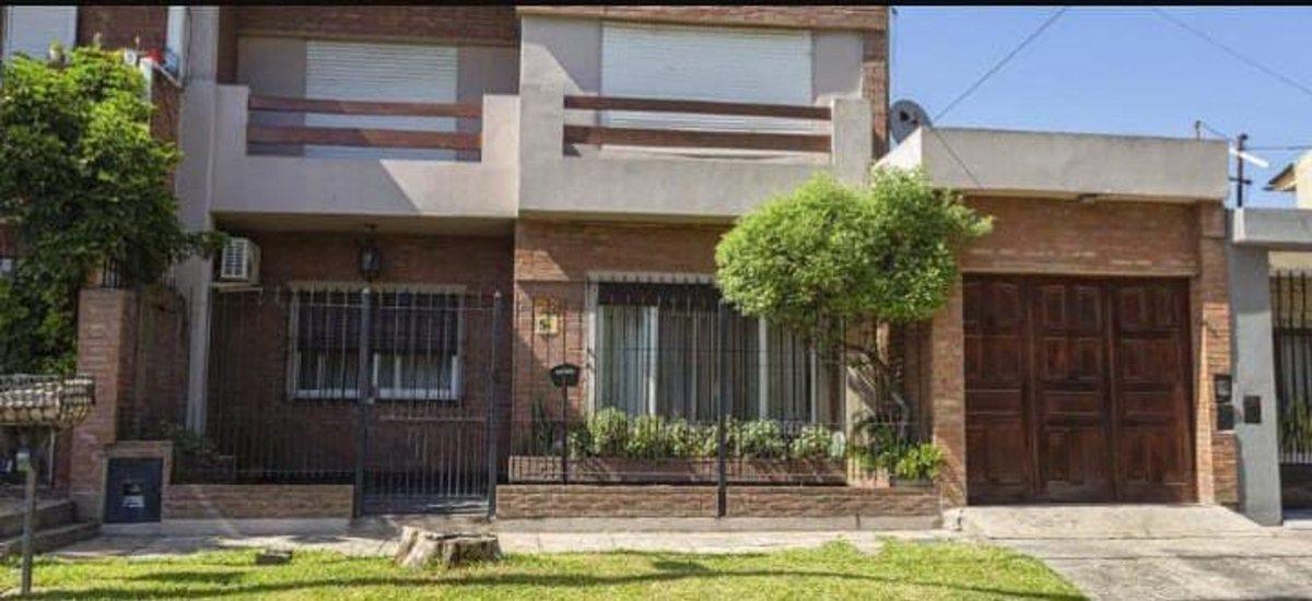 CASA 4 AMBIENTES EN EXCELENTE ESTADO, APTA CREDITO