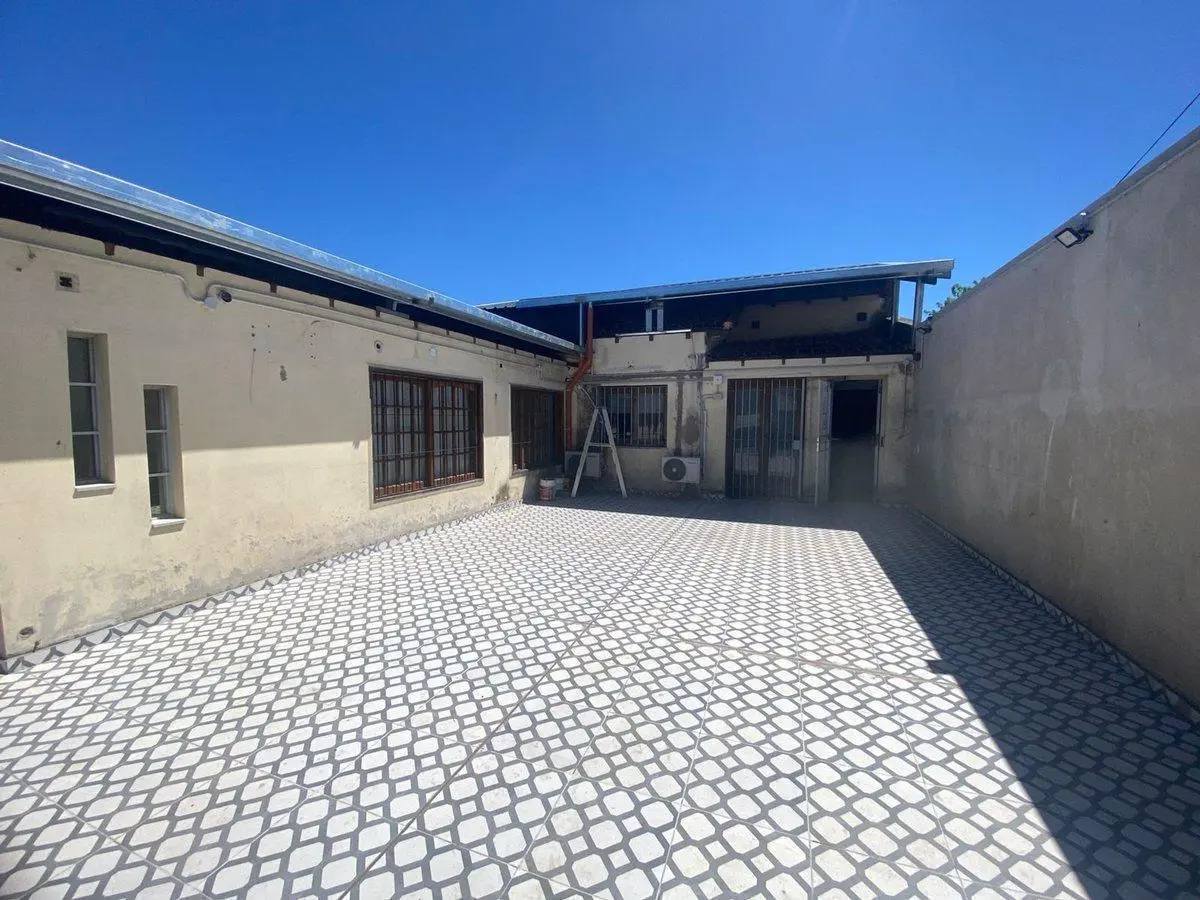 ALQUILER DE OFICINAS AMUEBLADAS CON PATIO 4
