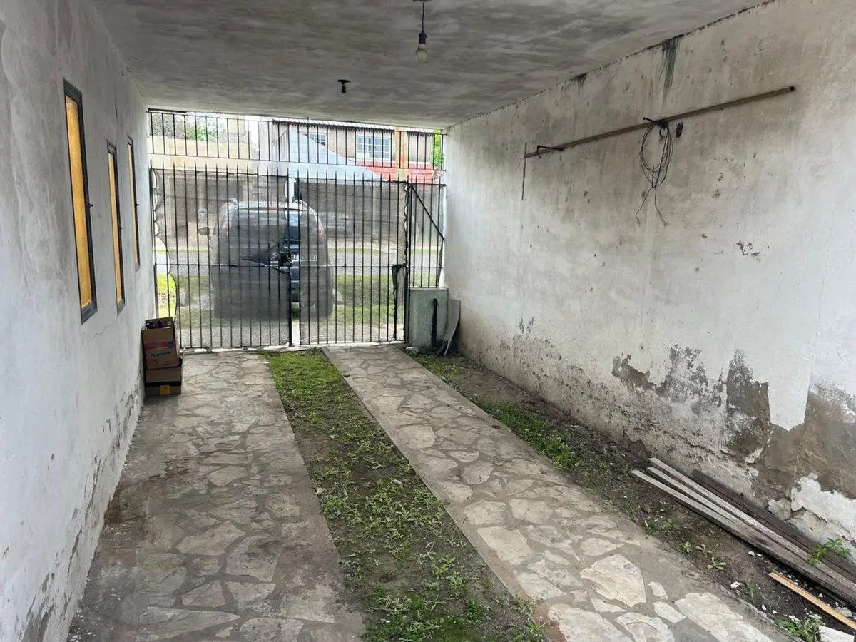 CASA 3 AMB. EN GRAN LOTE. LOMAS OESTE! 2