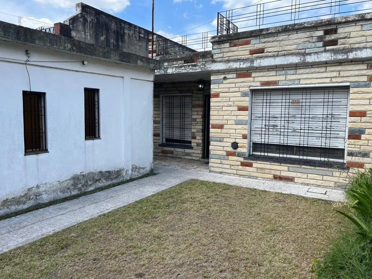 CASA 3 AMB. EN GRAN LOTE. LOMAS OESTE! 3