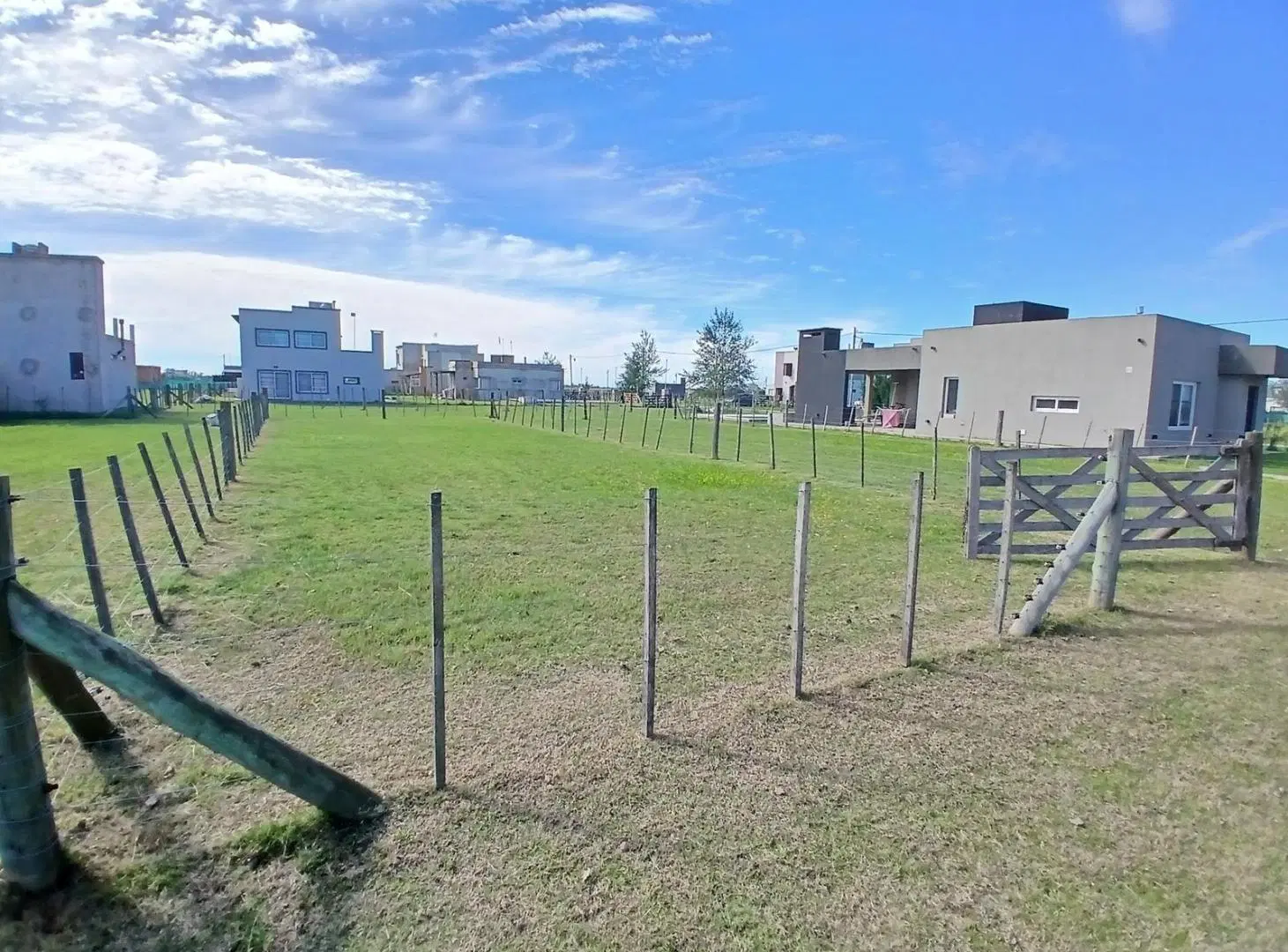 Hermoso Lote con precio único en el barrio Domselaar Chico VENTA 2