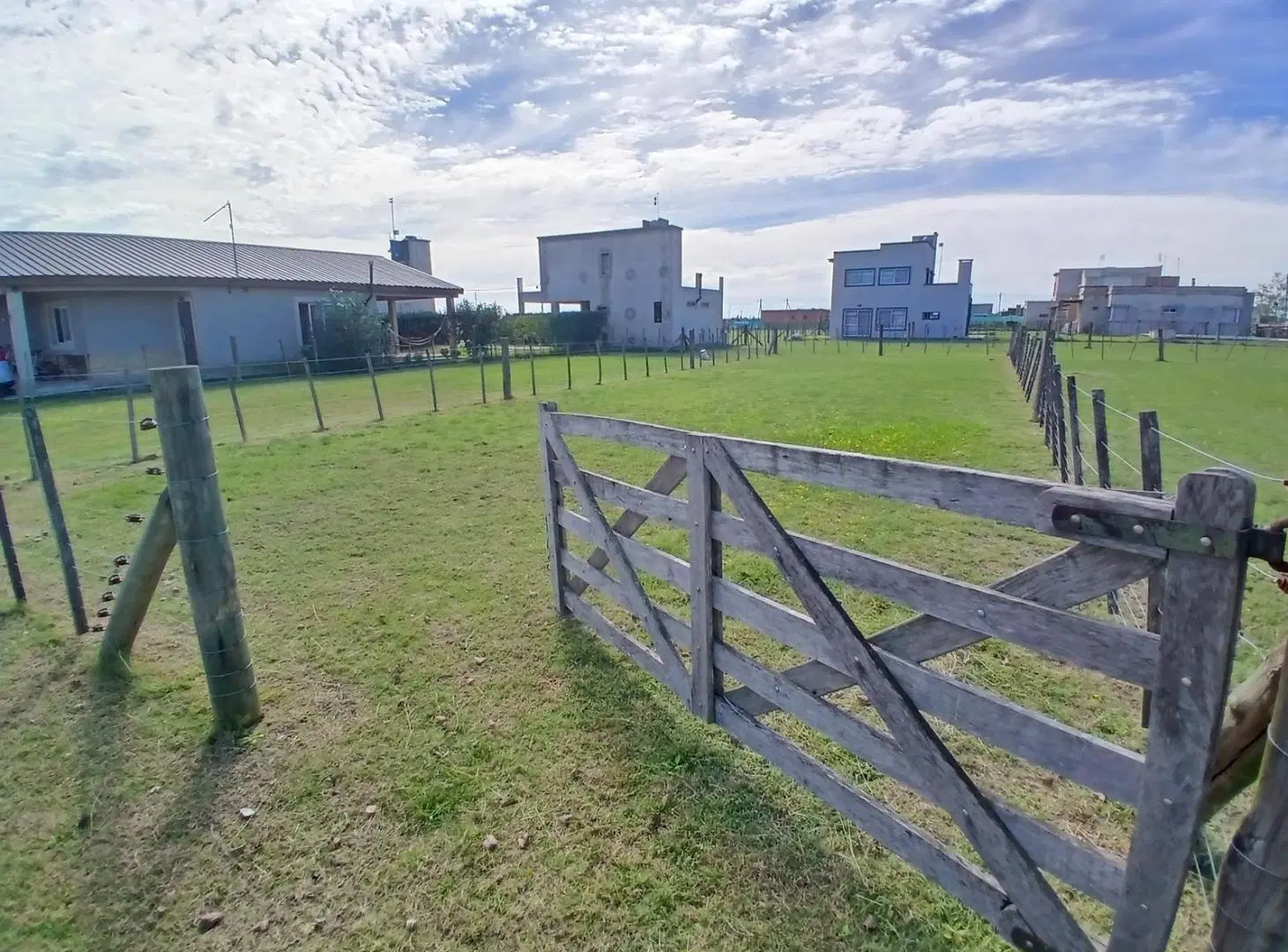 Hermoso Lote con precio único en el barrio Domselaar Chico VENTA 5