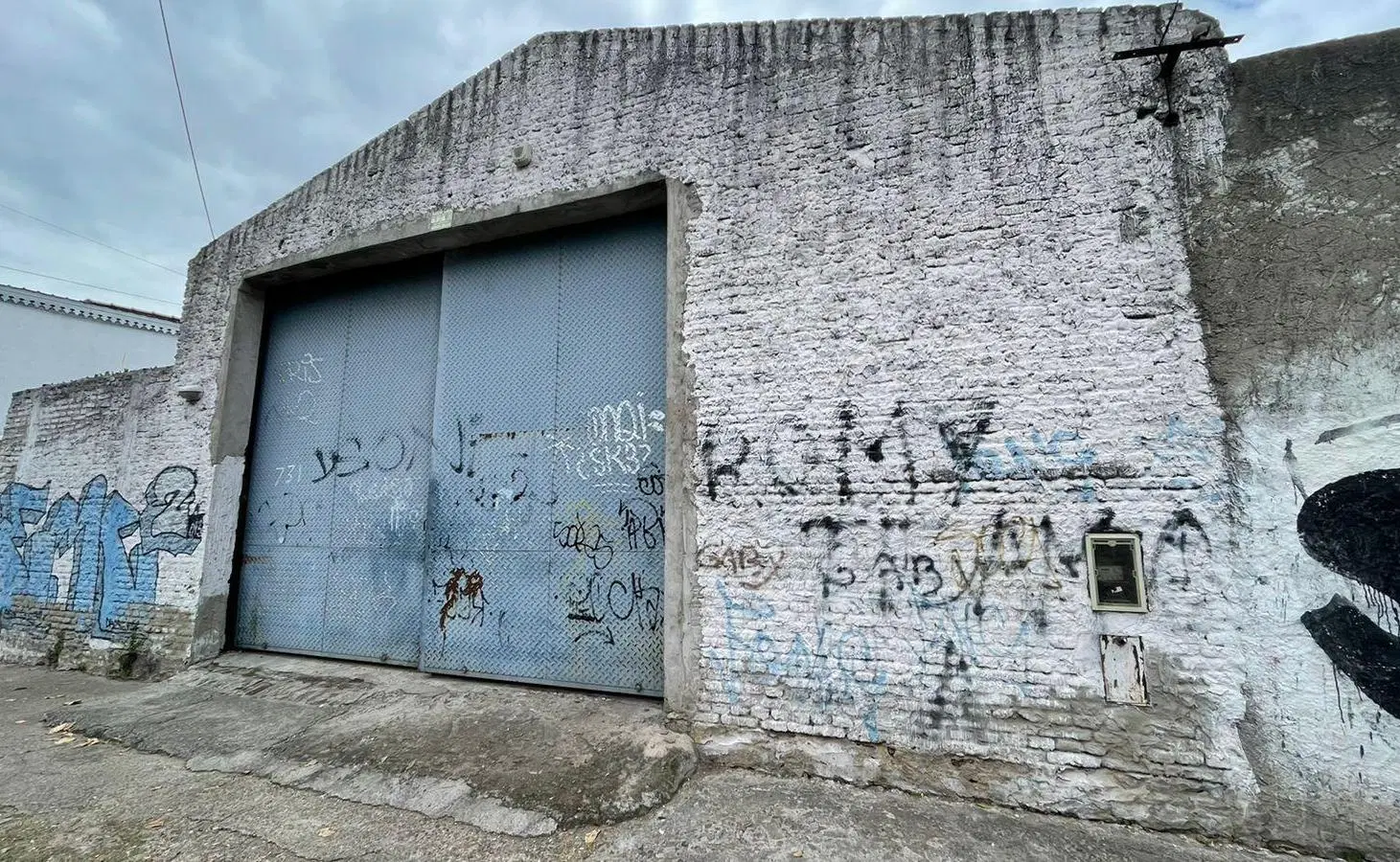 Galpón con salida a dos calles 3