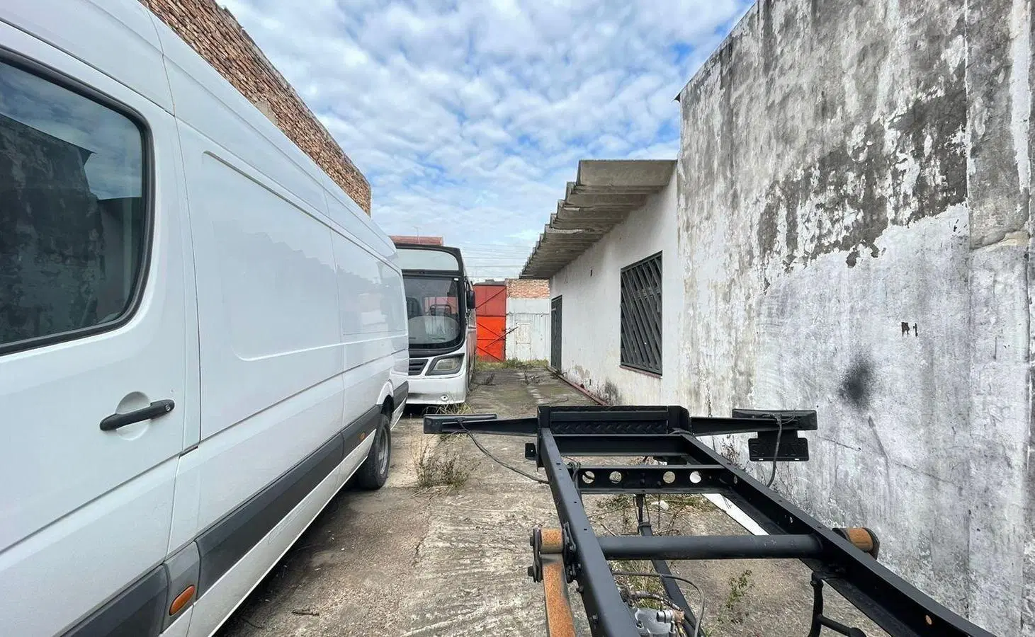 Galpón con salida a dos calles 4