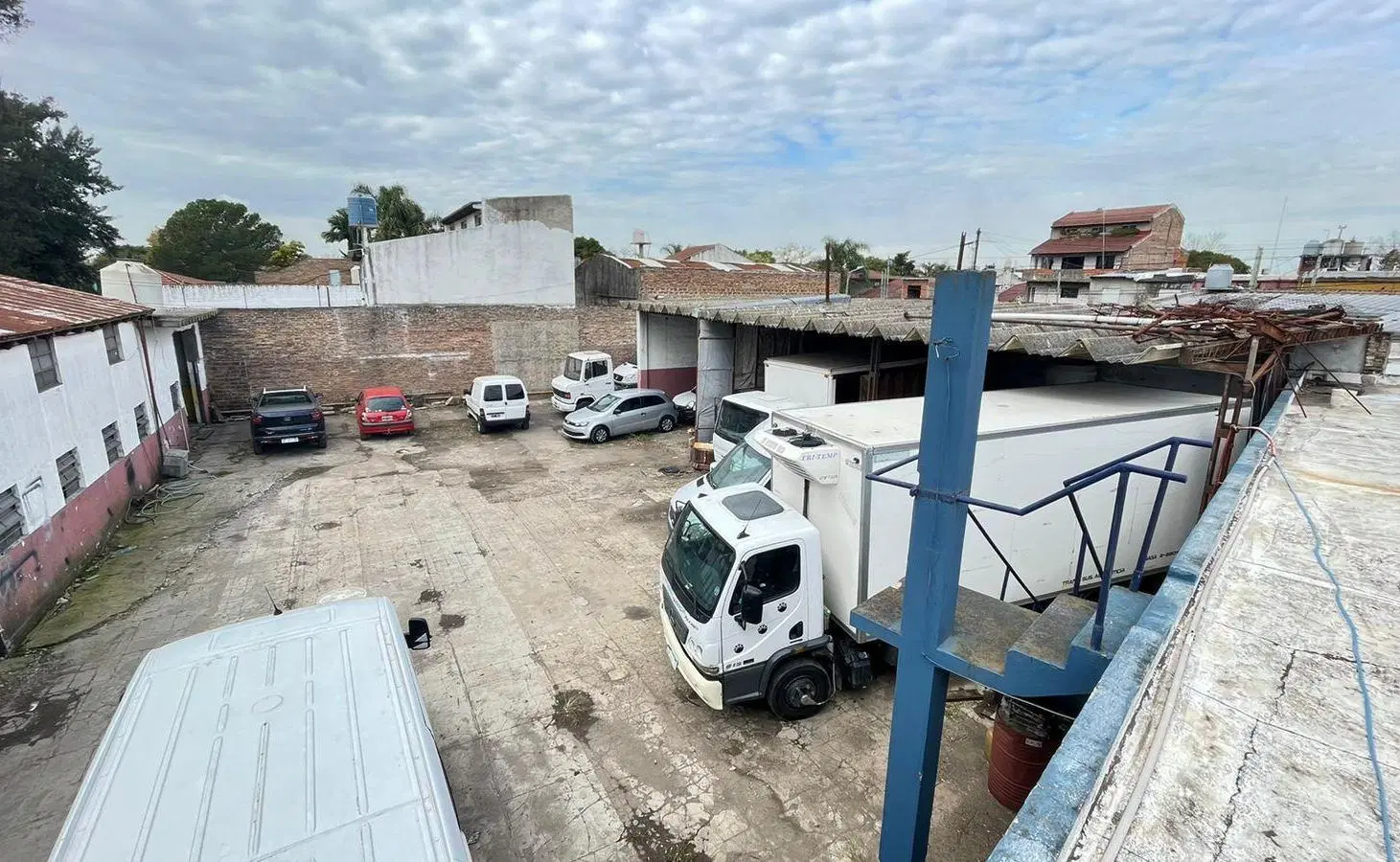 Galpón con salida a dos calles 3