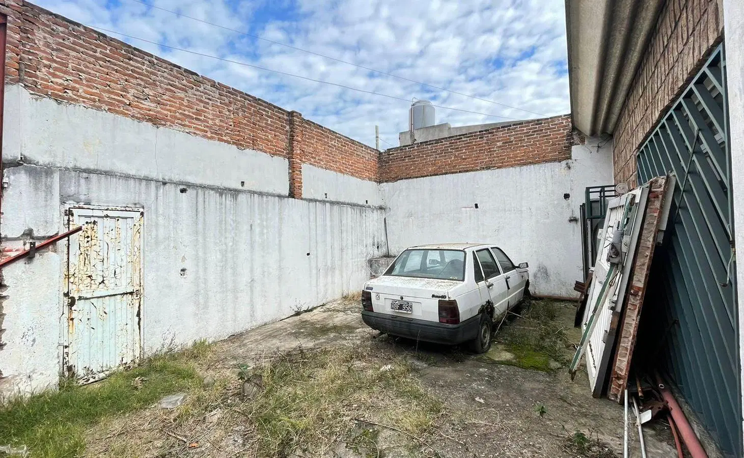 Galpón con salida a dos calles 1