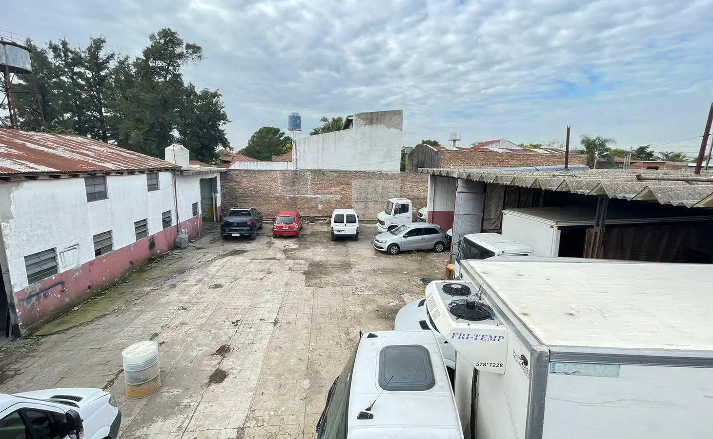 Galpón con salida a dos calles 8