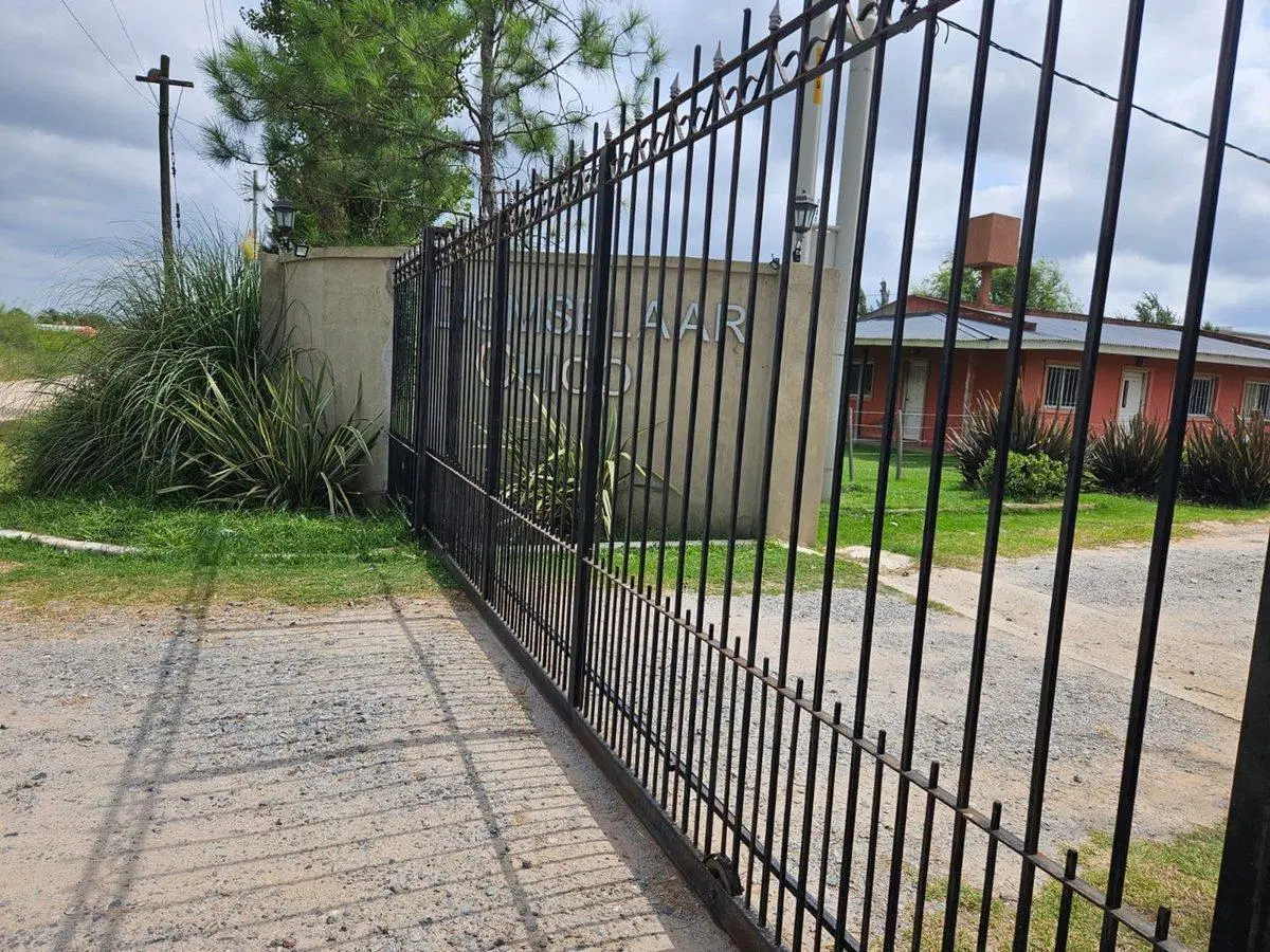 Casa moderna y funcional, con parque y pileta, en Domselaar Chico VENTA 2