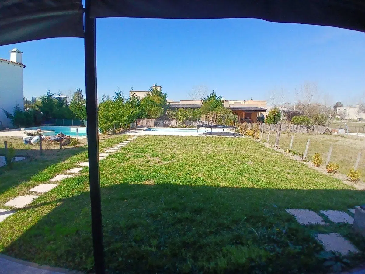 Casa moderna y funcional, con parque y pileta, en Domselaar Chico VENTA 3