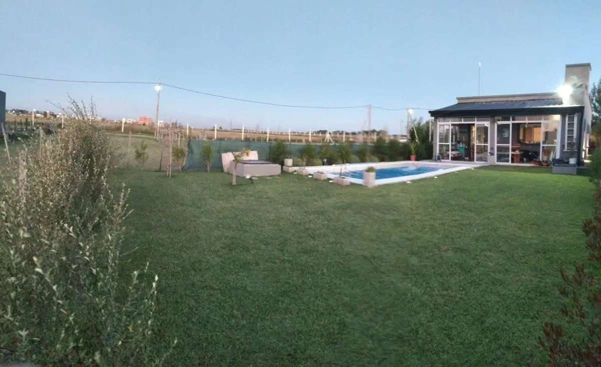 Casa super equipada, con detalles de categoría, barrio Domselaar Chico VENTA 4