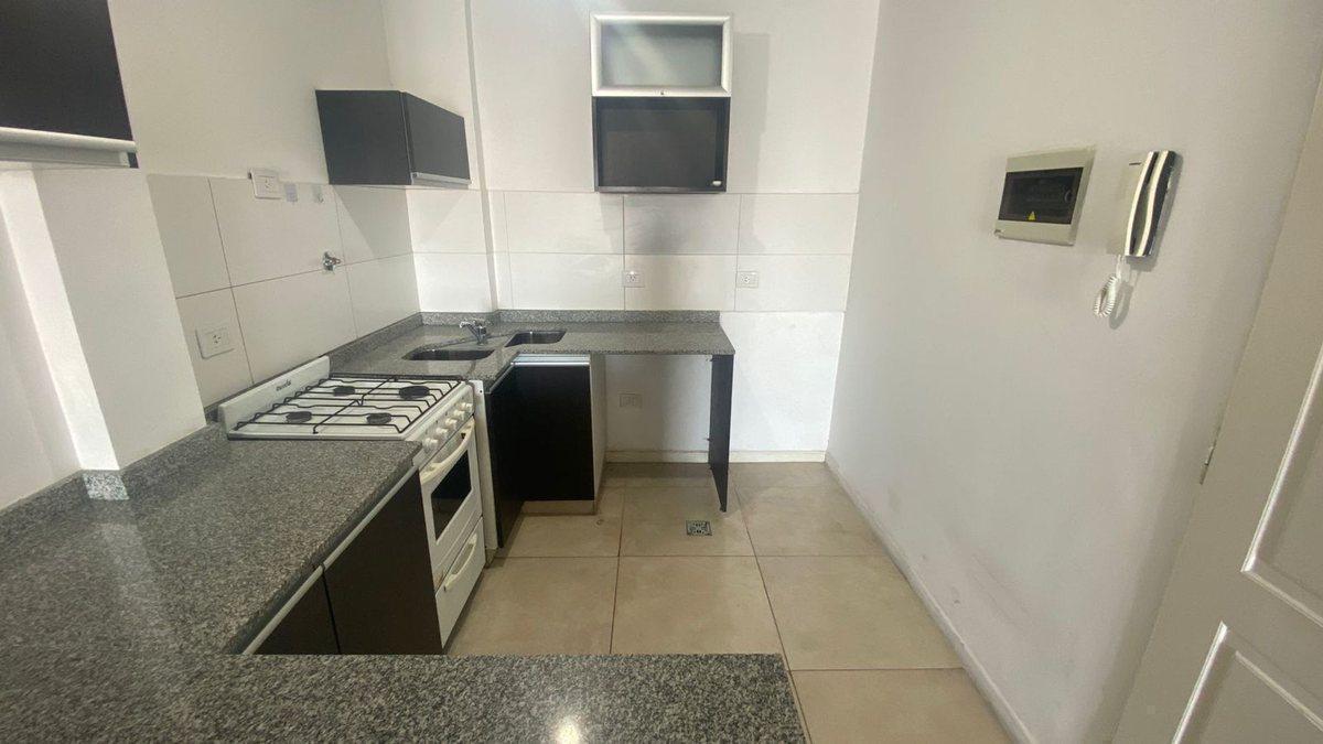 Foto de DEPARTAMENTO DE 2 AMBIENTES CON BALCÓN Y PARRILLA, imagen 4