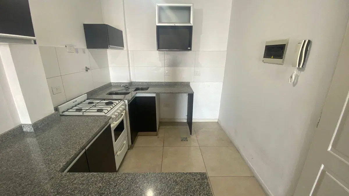 DEPARTAMENTO DE 2 AMBIENTES CON BALCÓN Y PARRILLA 4