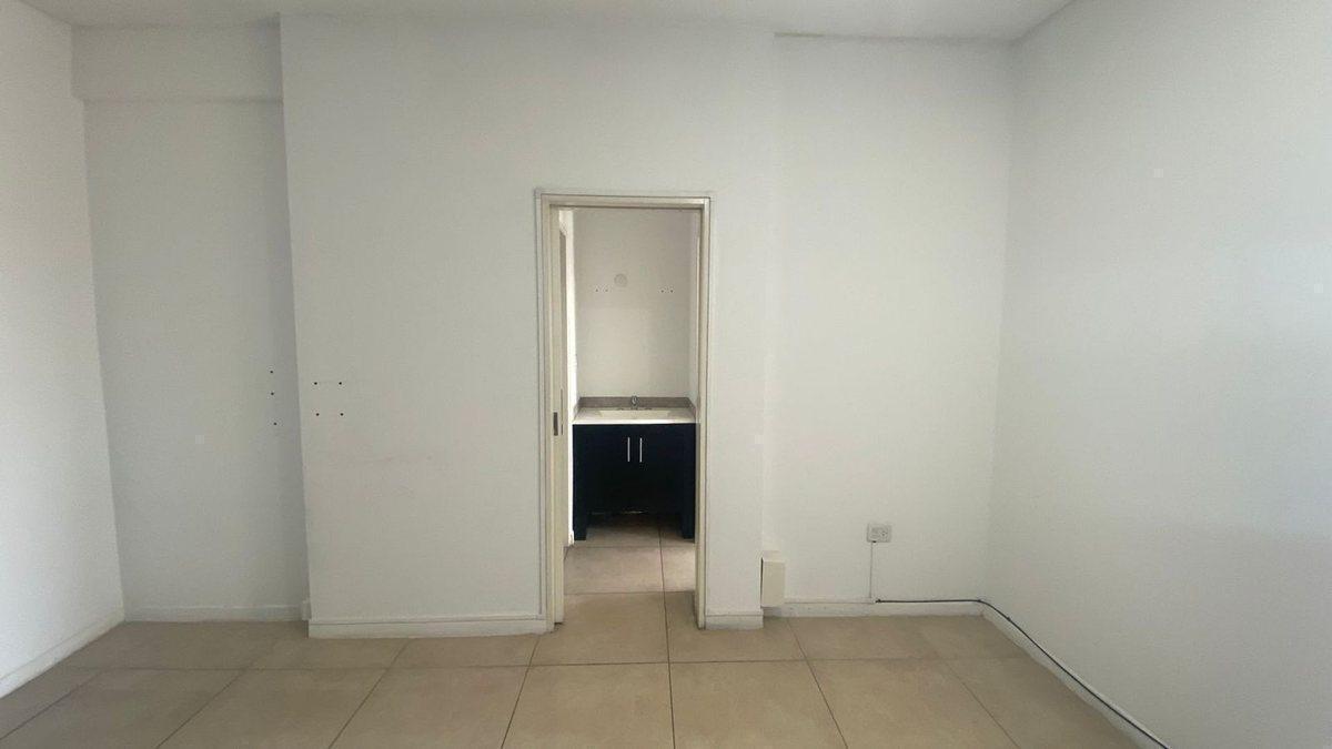 Foto de DEPARTAMENTO DE 2 AMBIENTES CON BALCÓN Y PARRILLA, imagen 5