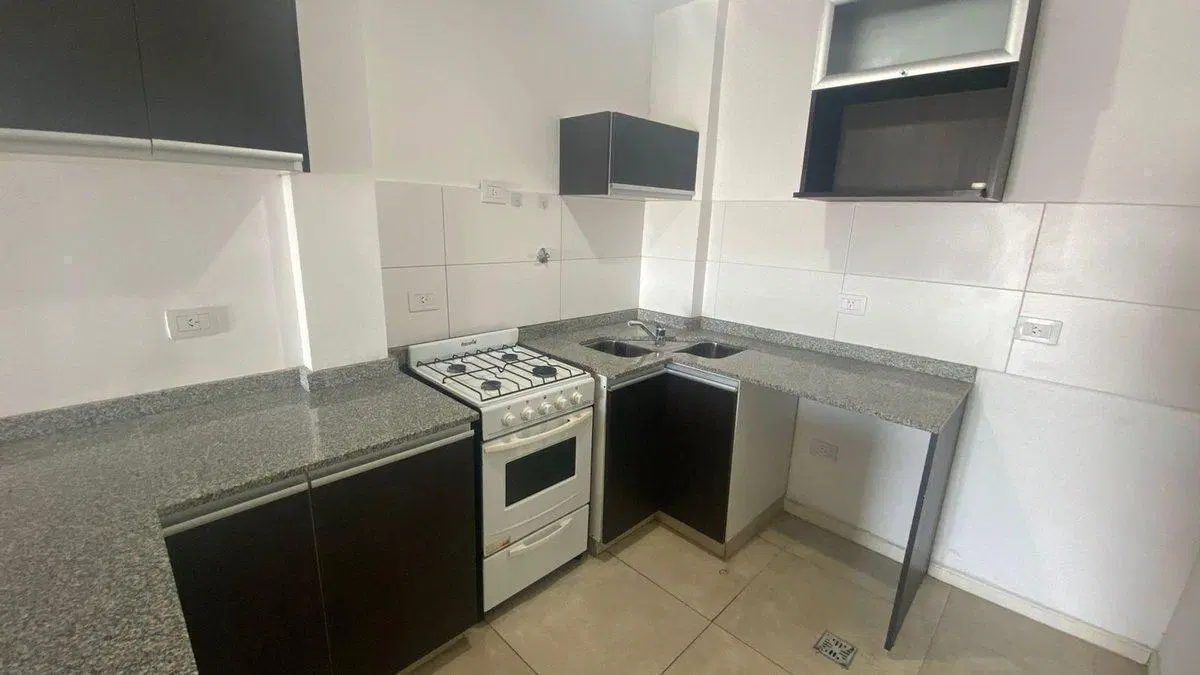 DEPARTAMENTO DE 2 AMBIENTES CON BALCÓN Y PARRILLA 8