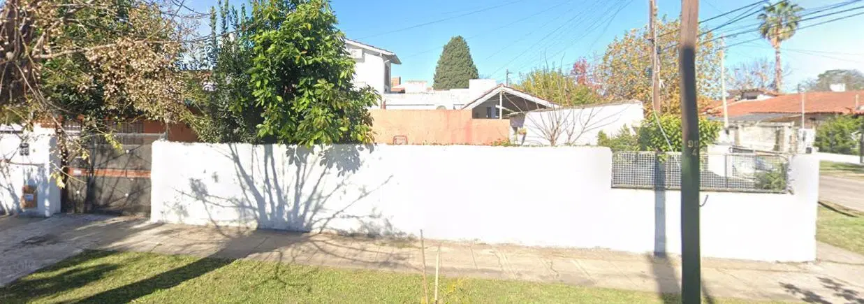 Casa en venta en Longchamps, excelente Ubicación, a solo 5 cuadras de la estacion 2