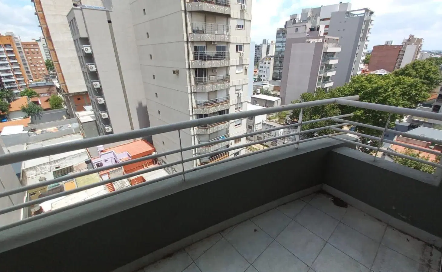 Departamento con baulera y cochera en alquiler 8