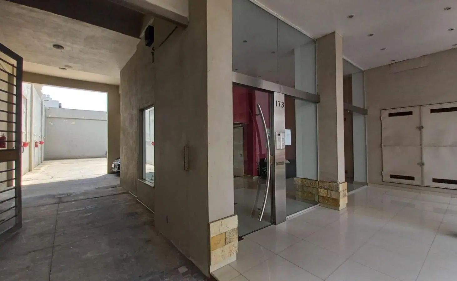 Departamento con baulera y cochera en alquiler 5