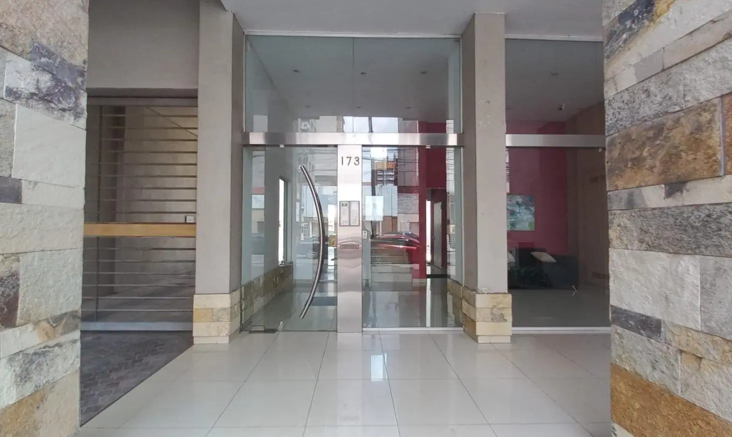 Departamento con baulera y cochera en alquiler 3