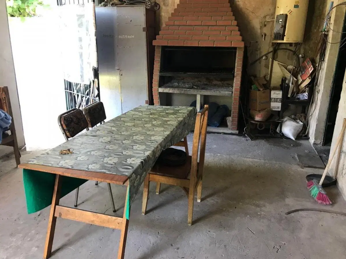 Casa con amplio jardin en Burzaco 5
