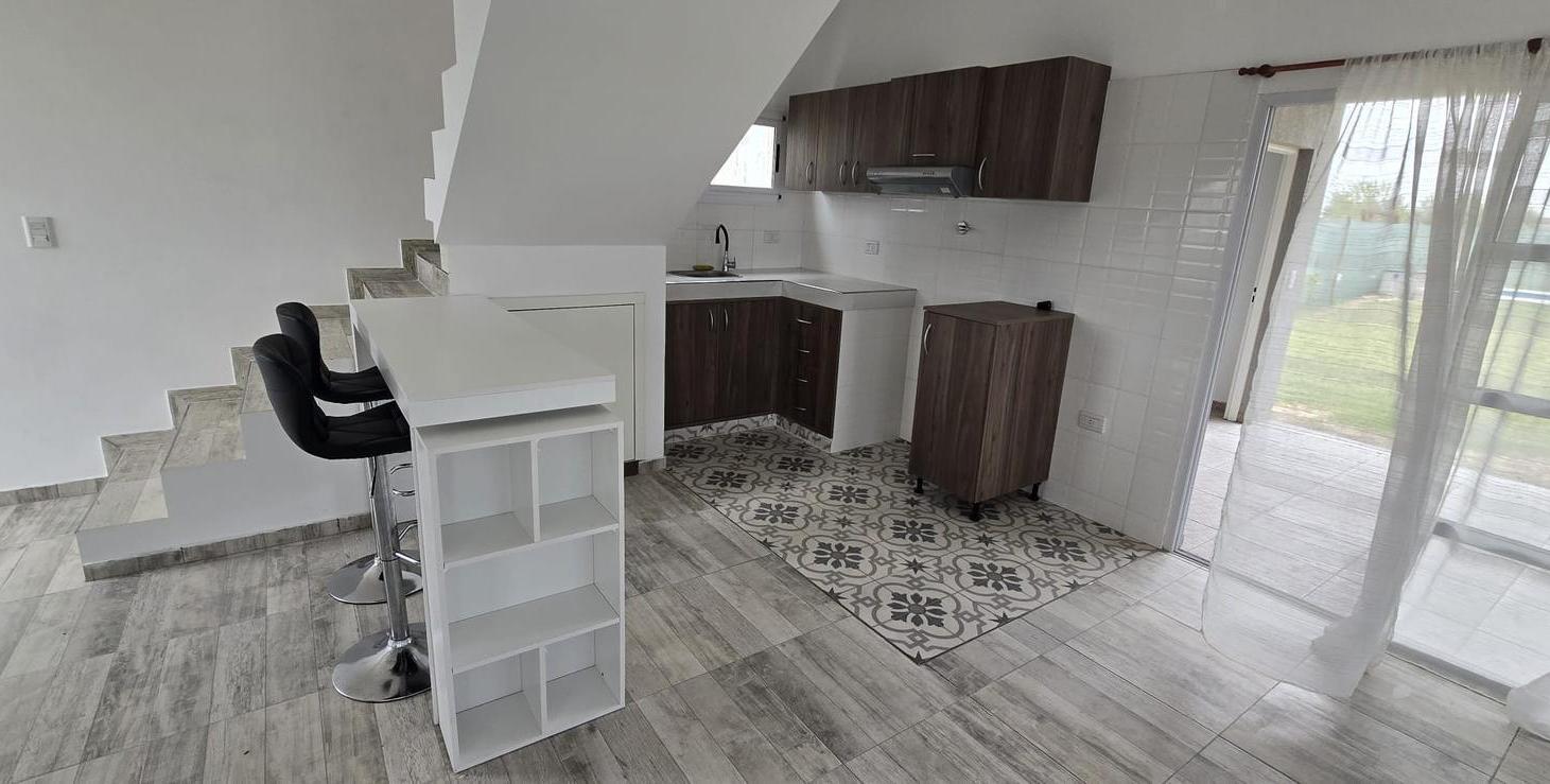 Imperdible casa moderna, en 2 plantas, en el barrio Domselaar Chico ALQUILER