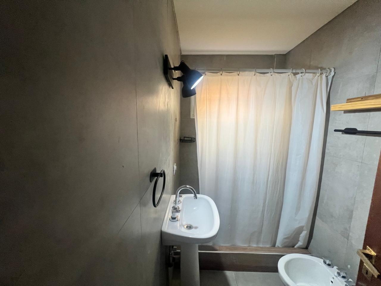 Foto de Banfield Oeste | Casa 800m² | Pileta | Quincho | 4 Cocheras, imagen 5