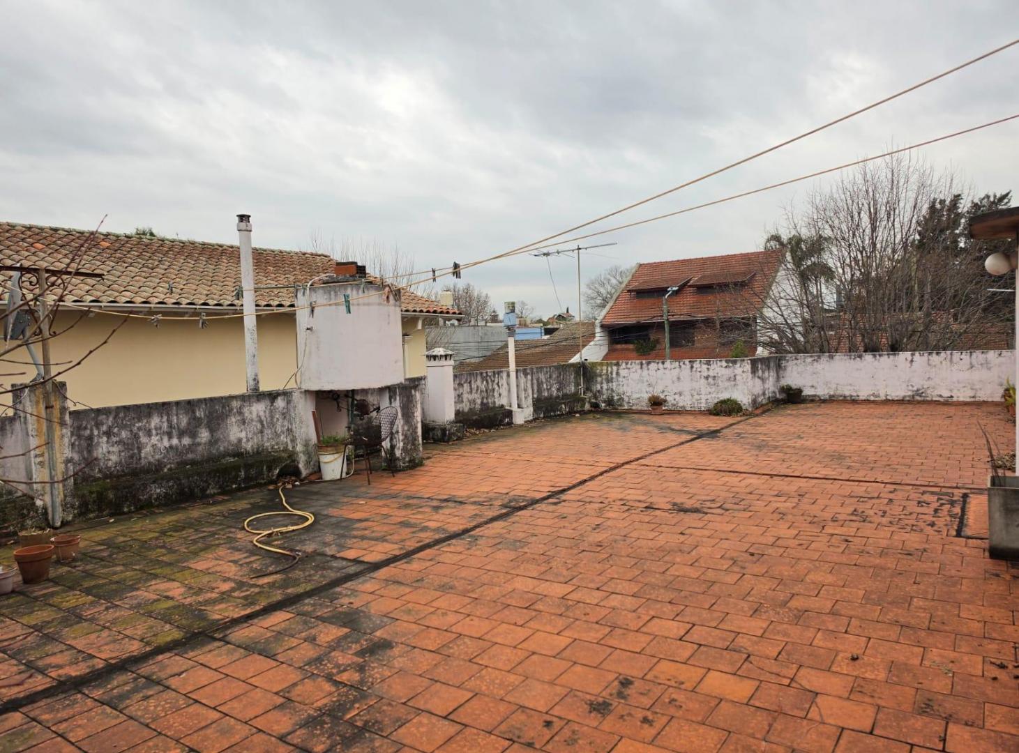 Foto de Casa 2 familias en Excelente Ubicación Banfield Oeste, imagen 2