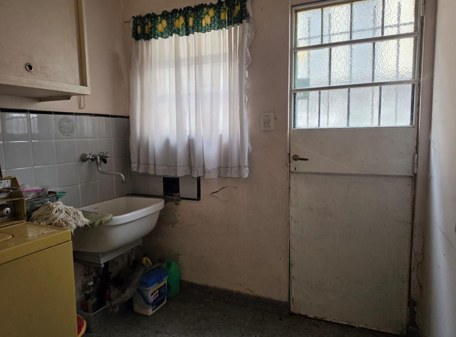 Foto de Casa 2 familias en Excelente Ubicación Banfield Oeste, imagen 1