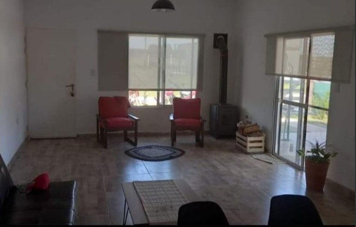 Foto de Casa en esquina, parque y pileta, Domselaar Chico, imagen 1
