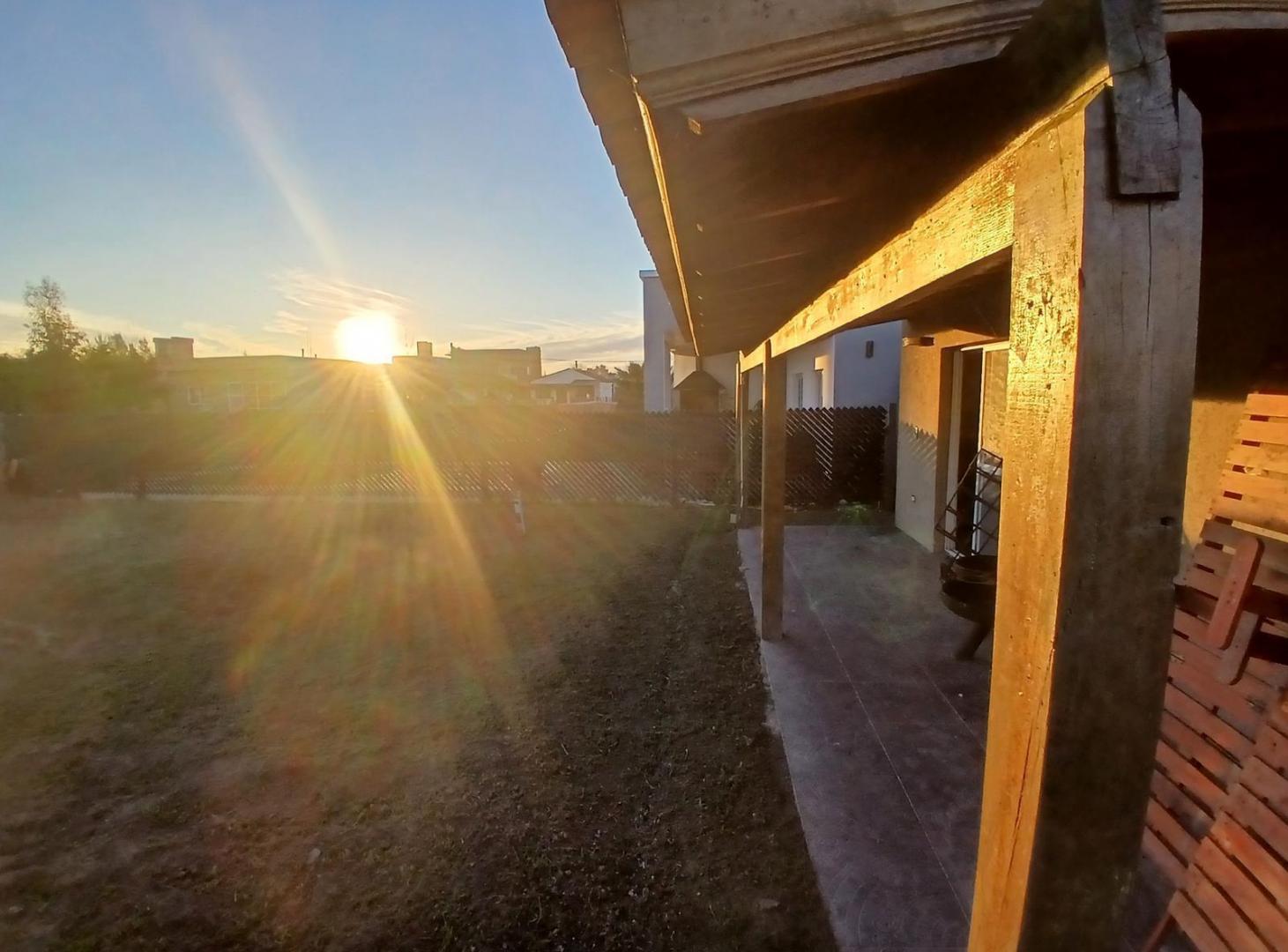 Foto de Casa de campo, dos dormitorios, con parque y pileta, Domselaar Chico, imagen 1