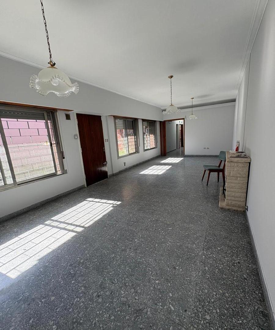 Foto de Casa en venta en Remedios de Escalada, sobre Av, con Local comercial, imagen 1