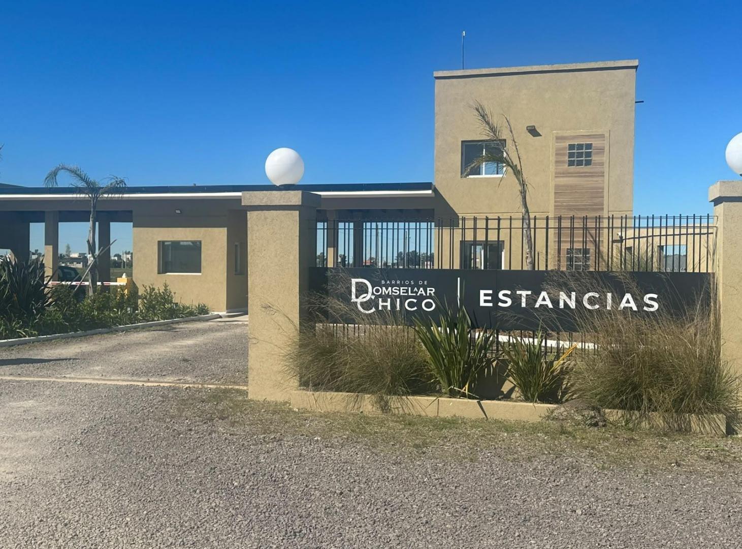 Foto de Gran oportunidad, lote central con inicio de construcción en barrio, imagen 3