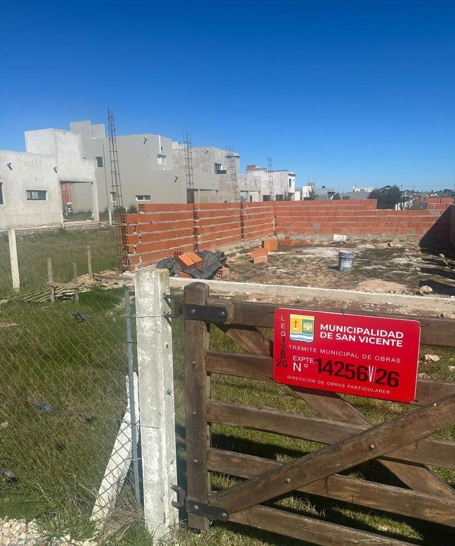 Foto de Gran oportunidad, lote central con inicio de construcción en barrio, imagen 5