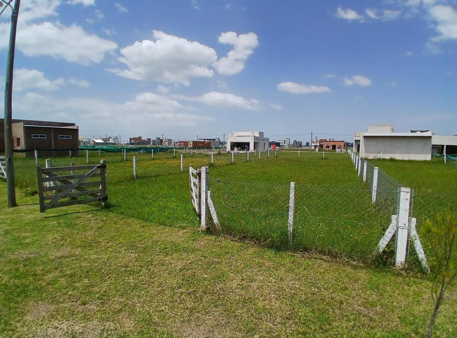 Foto de Gran oportunidad, lote central con inicio de construcción en barrio, imagen 1