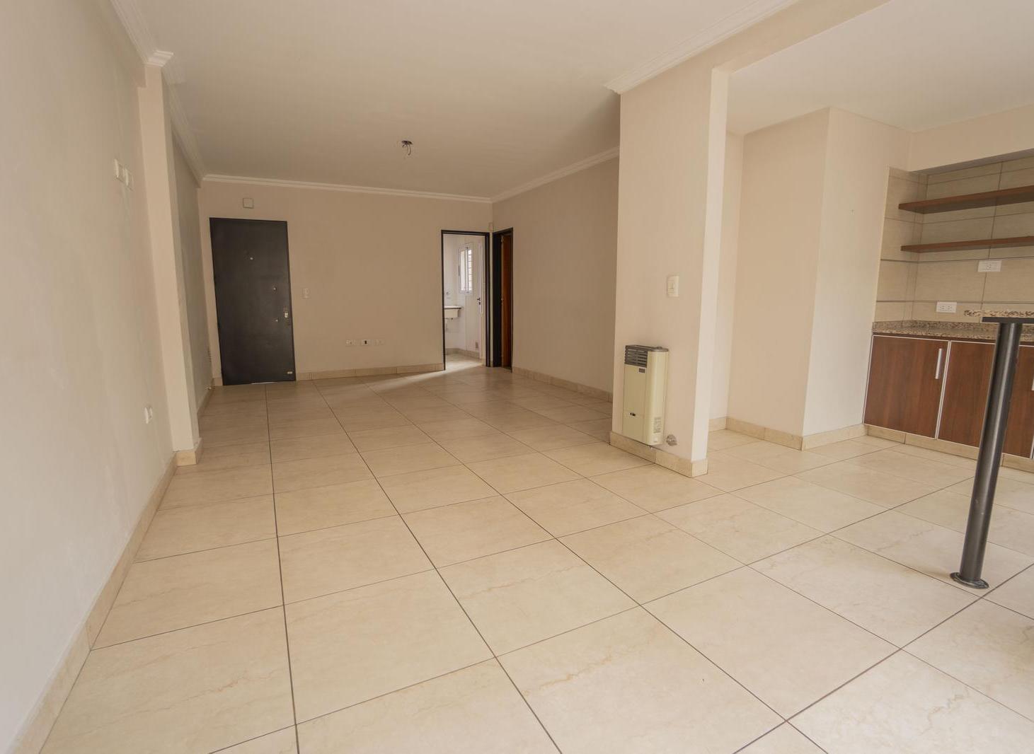 Foto de Departamento de 3 ambientes con cochera y patio, imagen 2