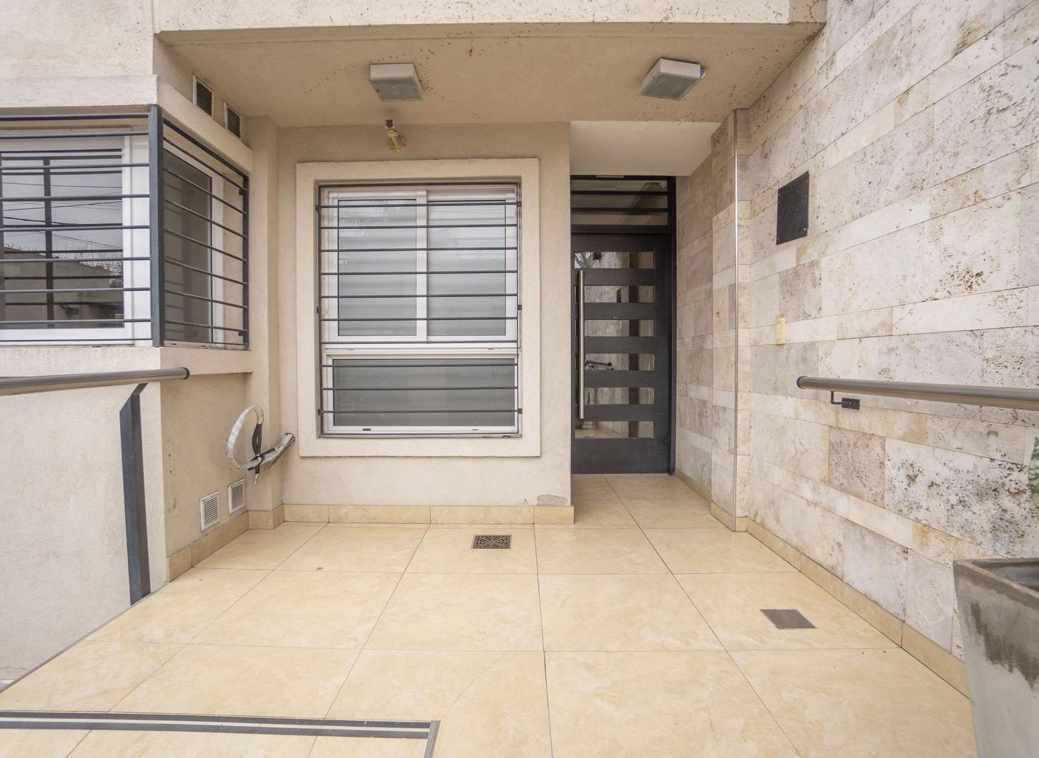 Foto de Departamento de 3 ambientes con cochera y patio, imagen 3