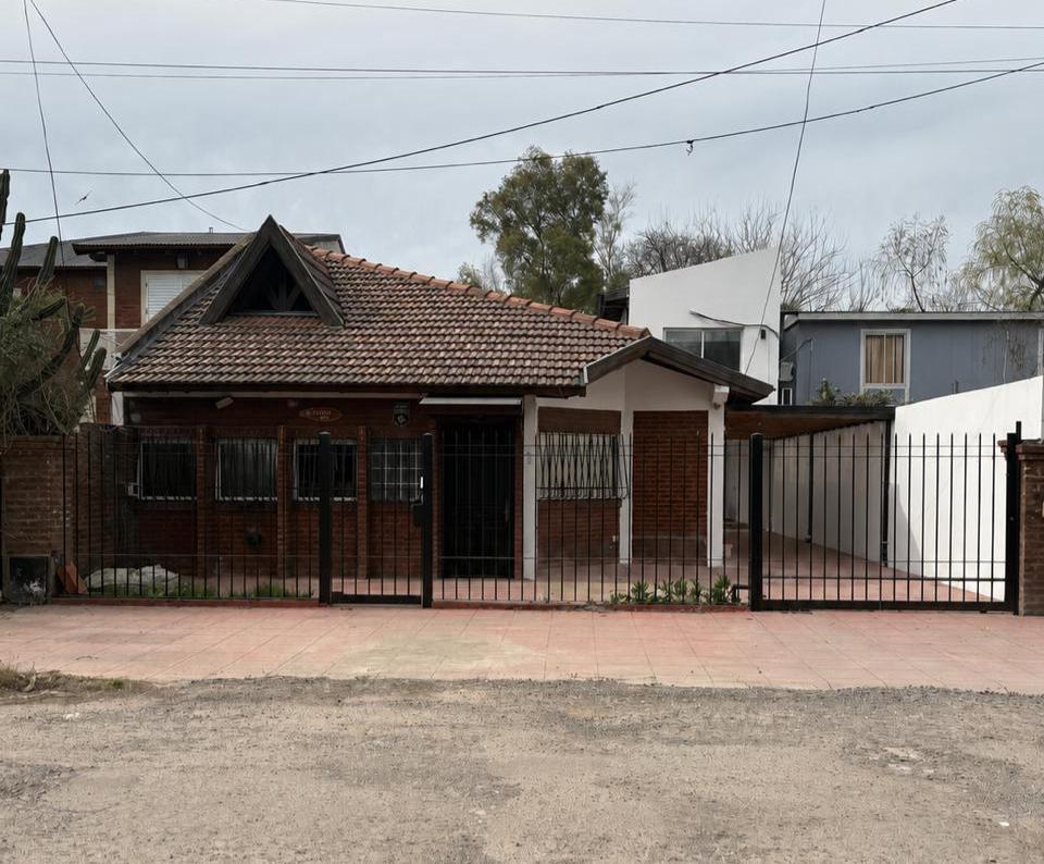 Foto de Venta de Casa con pileta y cochera, en barrio la Union, Ezeiza, imagen 1