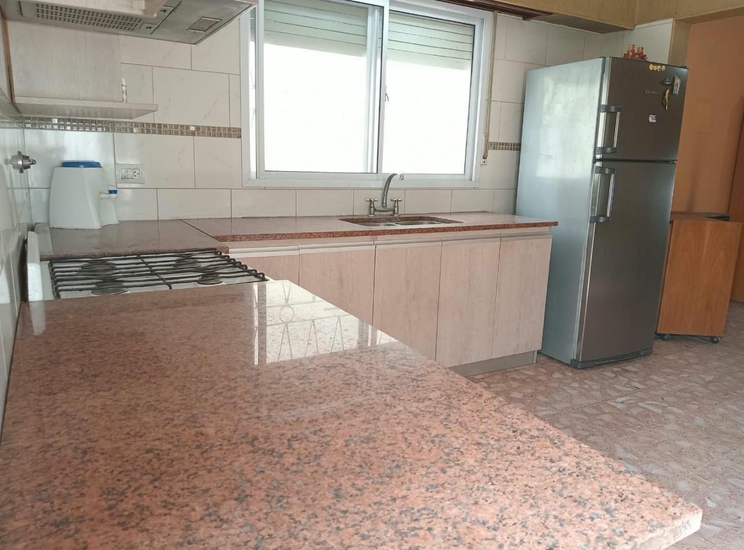 Foto de VENTA CASA-3 AMBIENTES-COCHERAS., imagen 1
