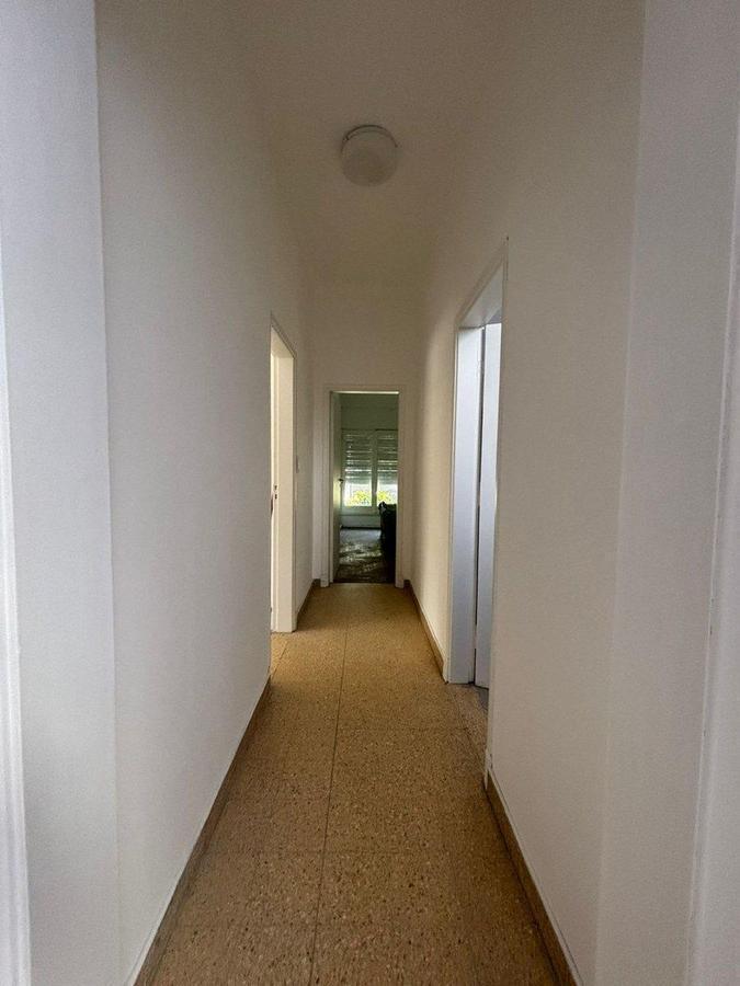 Foto de CASA 4 AMBIENTES CON COCHERAS Y AMPLIO FONDO, imagen 4