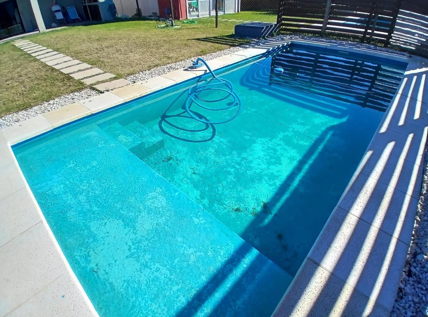 Foto de Imperdible Casa Moderna y funcional, con parque y pileta hormigón, imagen 3