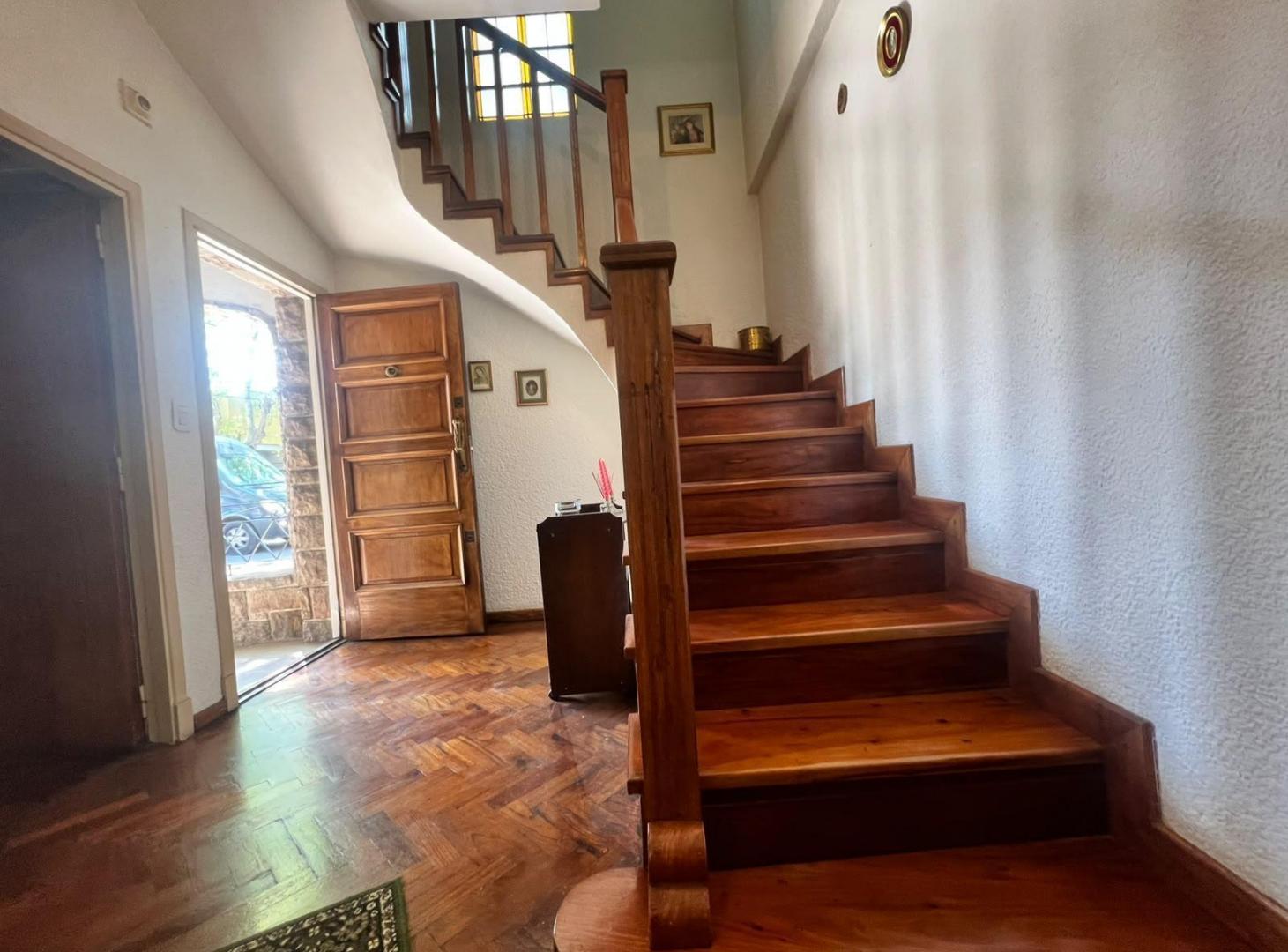 Foto de VENTA CASA 7 AMBIENTES - LOMAS OESTE - ACEVEDO AL 400, imagen 3